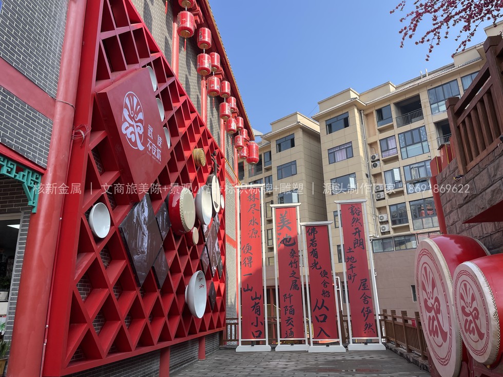 不夜城街区美陈夜间灯光调试完成效果