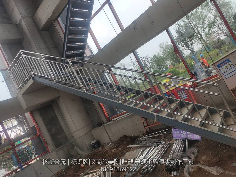 机房楼道不锈钢护栏安装施工现场实拍