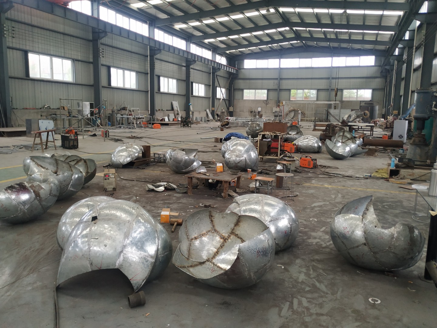 核新金属工厂焊接车间实拍