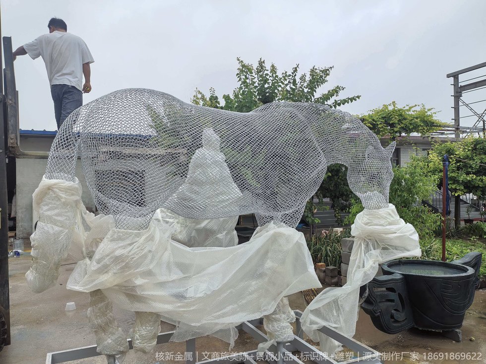 北庭故城景区不锈钢丝网雕塑实拍