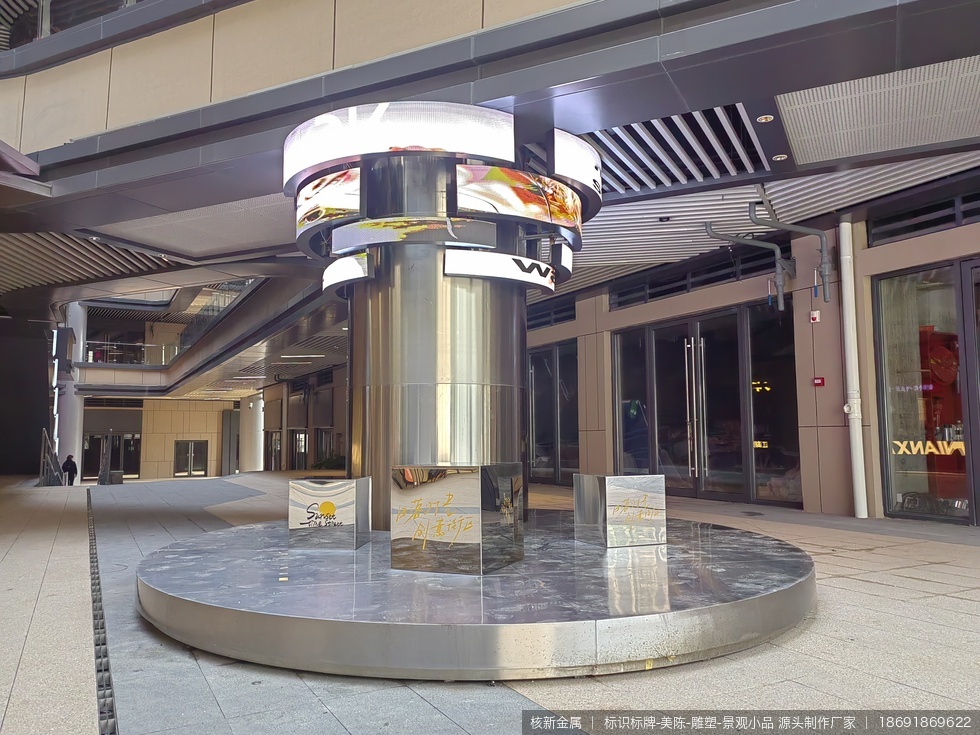 西安金辉 D5商业街区美陈制作安装项目 - 图03 西安金辉 D5商业街区美陈制作安装项目现场实拍图03-项目局部实拍图,可重点参考美陈的工艺细节、边角收口或安装完成度。
