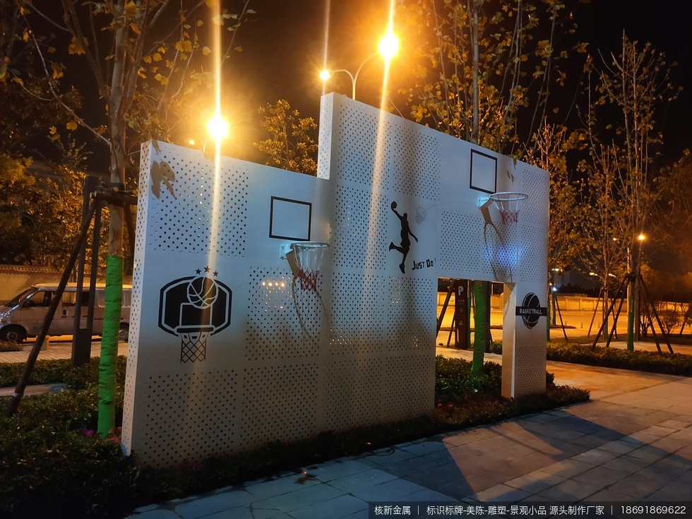 西安华远华时代售楼部精神堡垒、景观小品制作安装项目 - 图03 西安华远华时代售楼部精神堡垒、景观小品制作安装项目现场实拍图03-项目局部实拍图,可重点参考精神堡垒的工艺细节、边角收口或安装完成度。